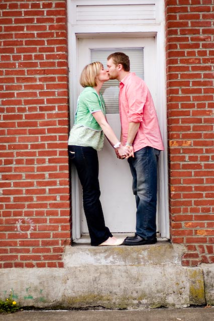 Kissing_in_doorway1